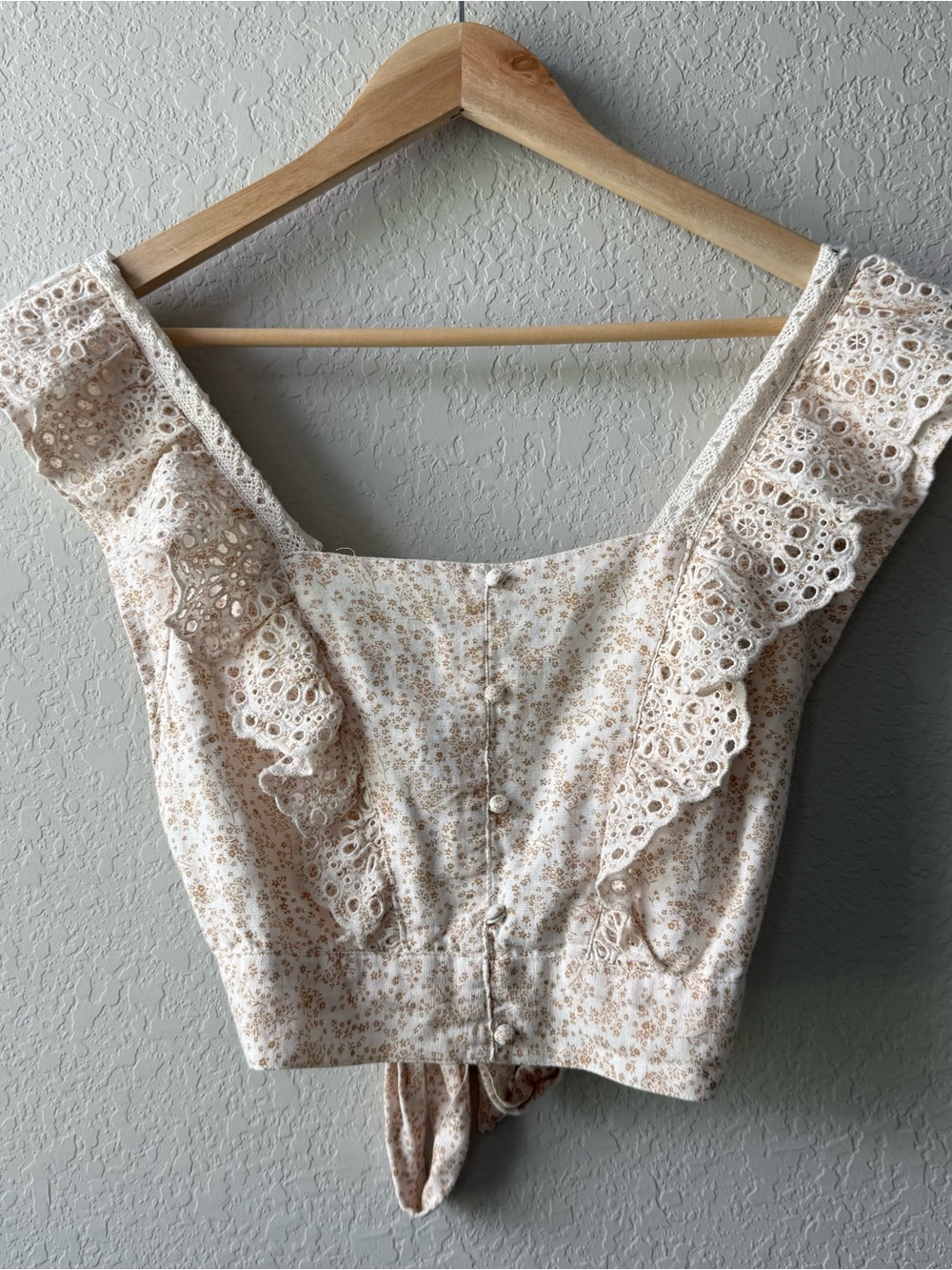 Women’s Cream Floral Eyelet Ruffle Tie-Back Top Cottagecore - Picture 1 of 4